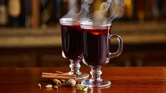 Glühwein selber machen: 3 Varianten – klassisch, mit Orange & Cognac, oder ganz schnell