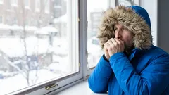 Hier entweicht die Wärme aus dem Haus: eine einfache Methode, Fenster zu isolieren