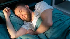 Schnell einschlafen: 8 einfache Methoden, die Kopf und Körper beruhigen